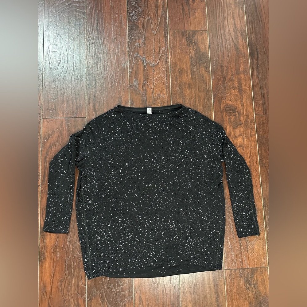 Lululemon Back In Action Size 2 Long Sleeve • *Splatter
Black